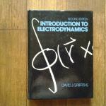 Griffits, David: Introduction to electrodynamics
