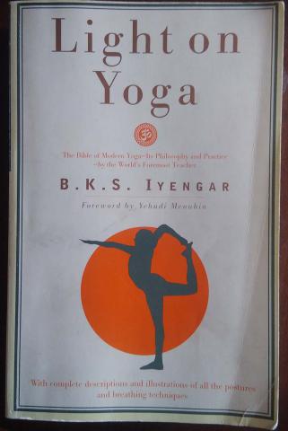 Iyengar, B.K.S.: Light on Yoga