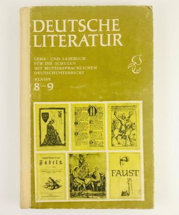, ..; , ..: Deutsche Literatur.  .    8-9      () 